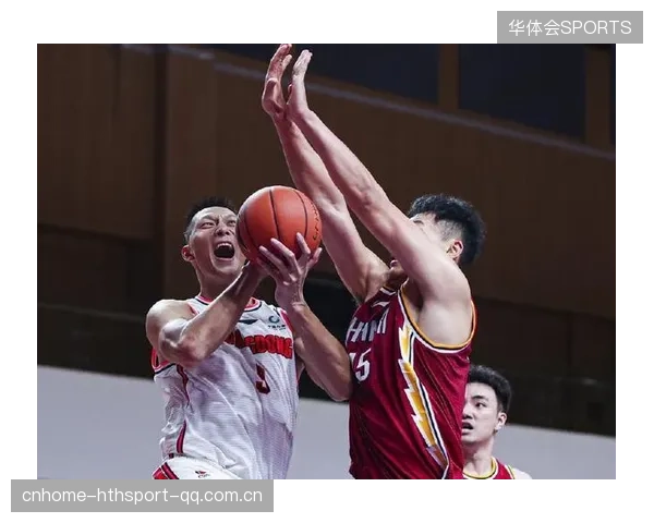 易建联内线对抗强势，广东全队多点支援，助力攻防无懈可击
